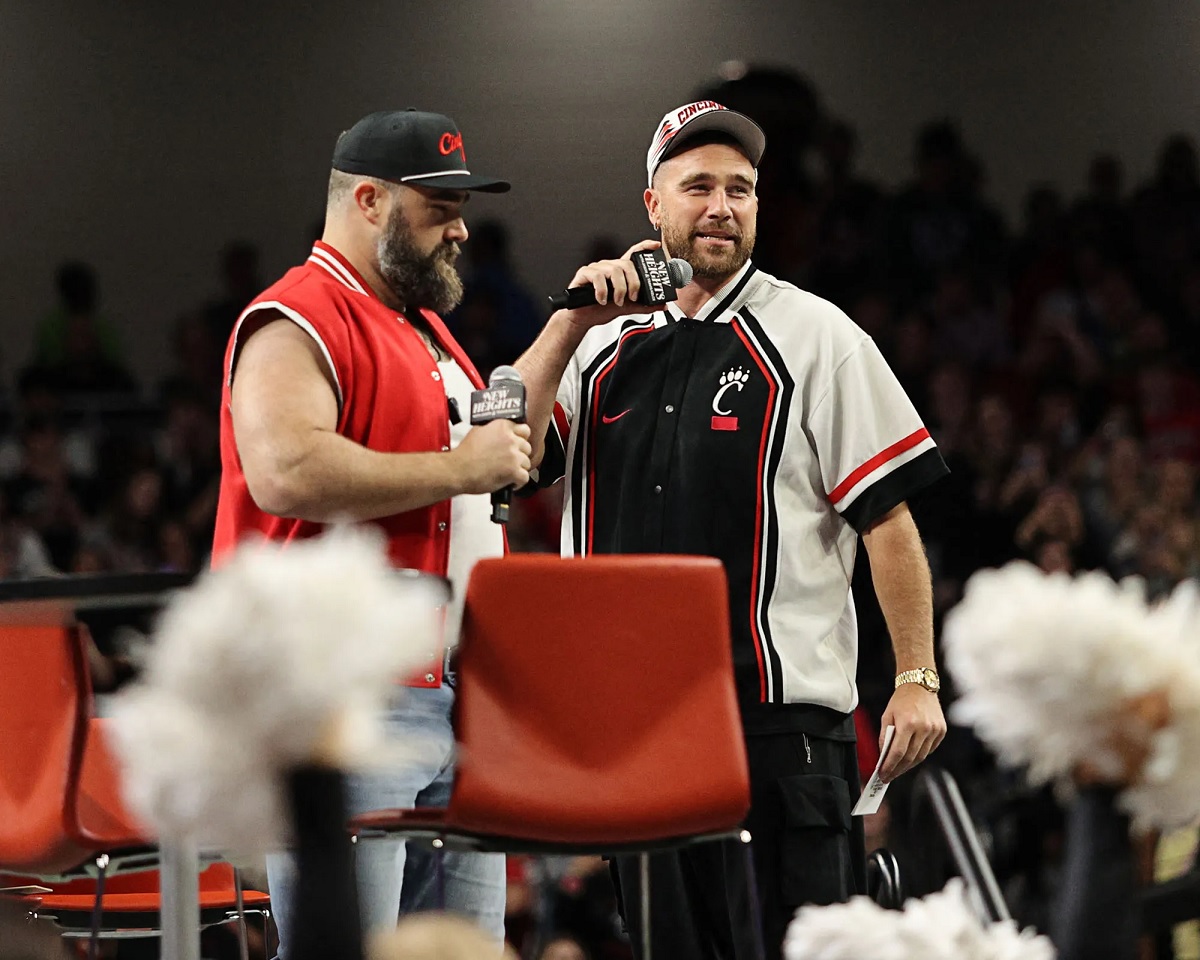 Jason Kelce Defends Brother Travis for Chugging Beer During ‘New Heights’ Graduation CeremonyJason Kelce will always have brother Travis Kelce’s back despite fan criticism.
