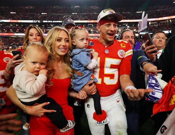 Learning From Patrick Mahomes, Daughter Shows Act of ‘Bravery’ As Brittney Shares Sterling’s Encounter From the Zoo