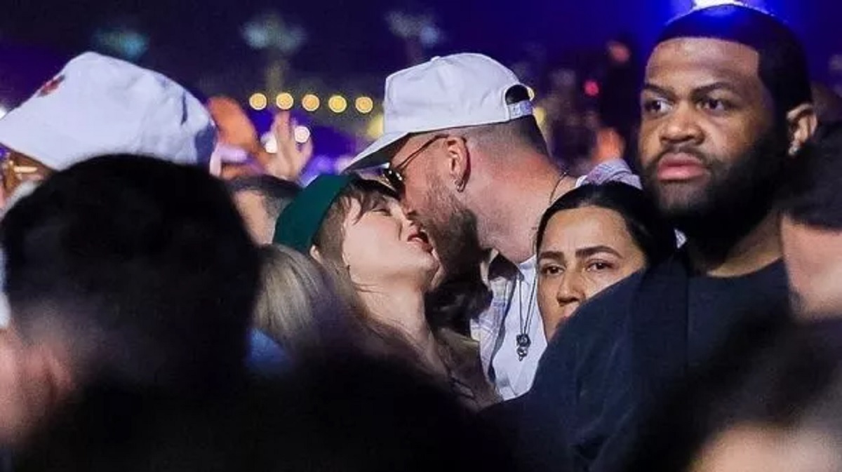 Taylor Swift and Travis Kelce won over their fans at Coachella with their adorable, goofy dance moves—utterly charming!