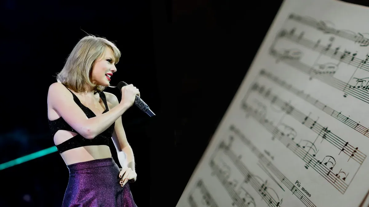 Online Posts Claim Taylor Swift Can't Read Music. Here's What She Said