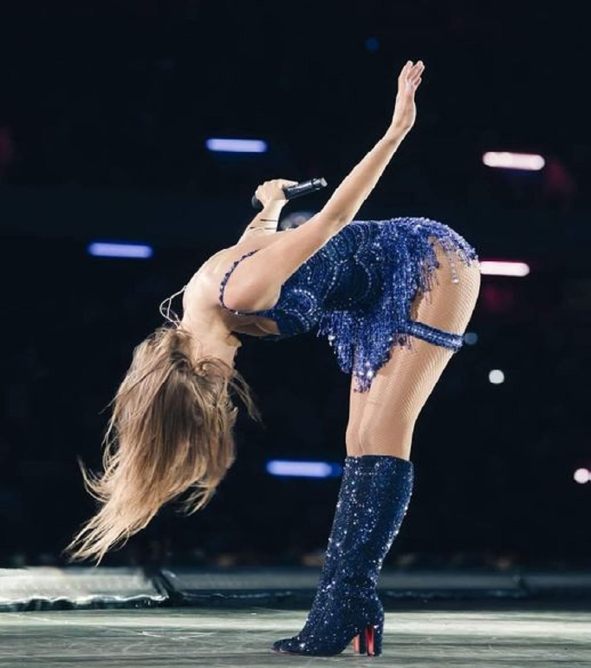 Taylor Swift stops Eras Edinburgh show and apologises to fans: ‘It’s so embarrassing’