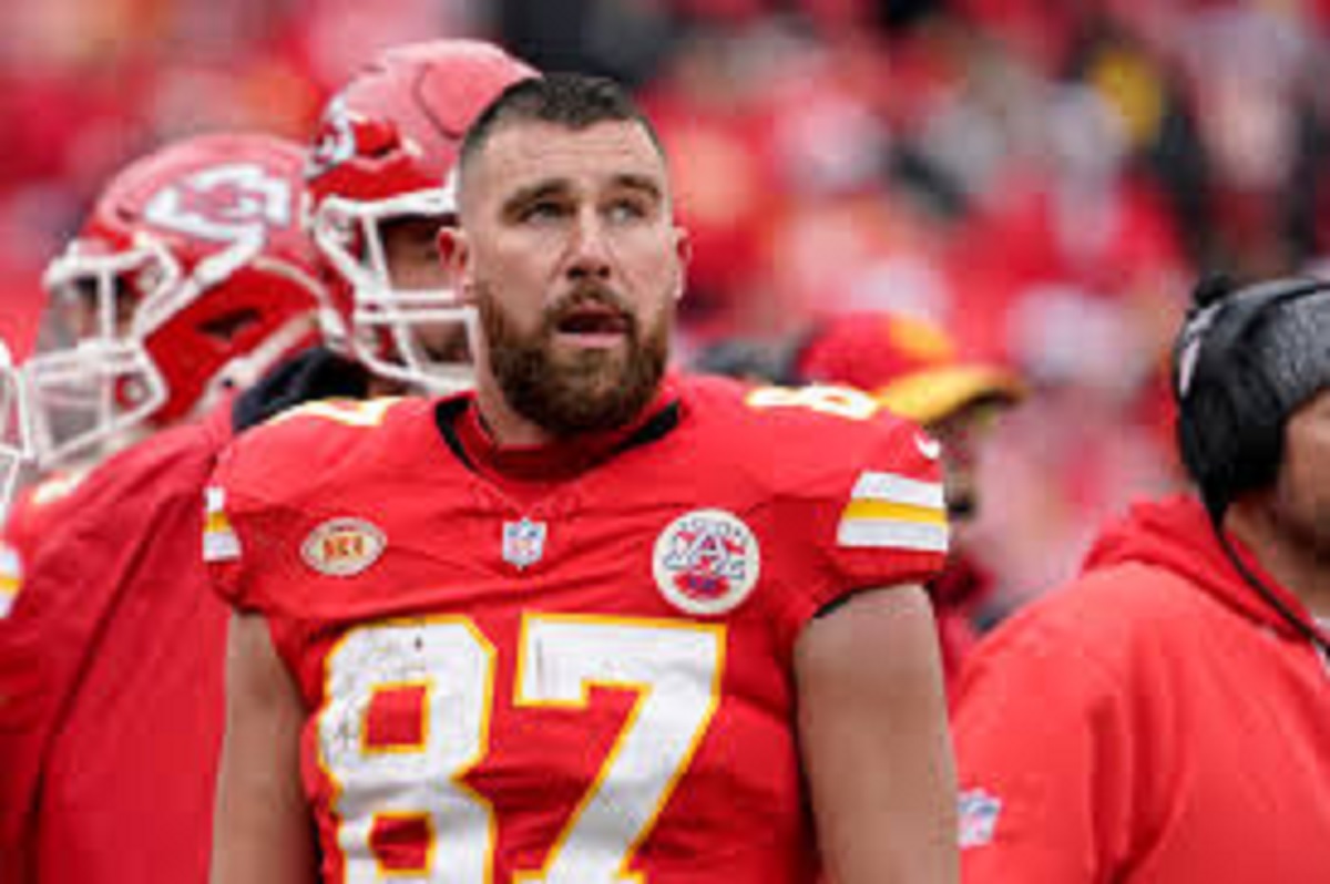 Travis Kelce makes new friends without Taylor Swift and has fun with Paulina Gretzky and Dustin Johnson